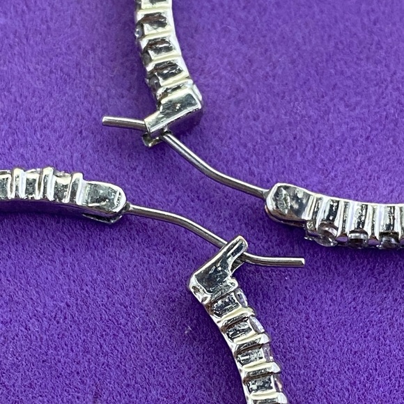 💛 Elegant Silver CZ Hoop Earrings - Picture 4 of 7